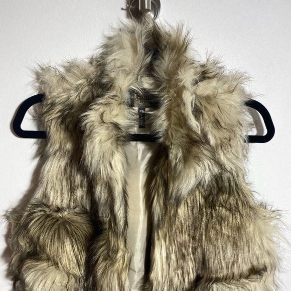 Faux Fur Vest - Picture 2 of 7